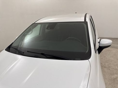 Used 2023 Chrysler Voyager LX FWD image 11