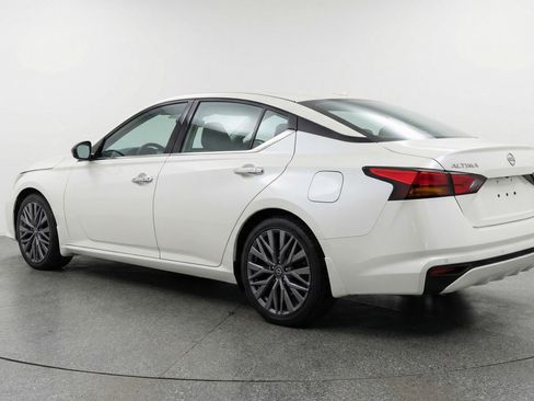Used 2025 Nissan Altima 2.5 SV FWD image 6