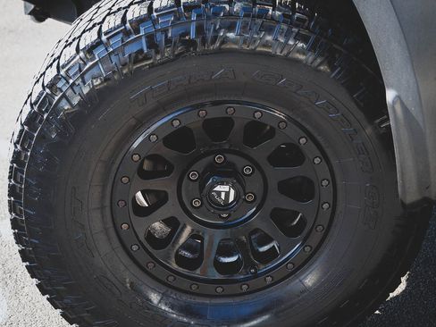 Used 2018 Ford F150 Raptor w/ Equipment Group 802A Luxury image 6