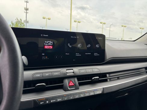 Used 2025 Kia K4 LXS FWD image 34