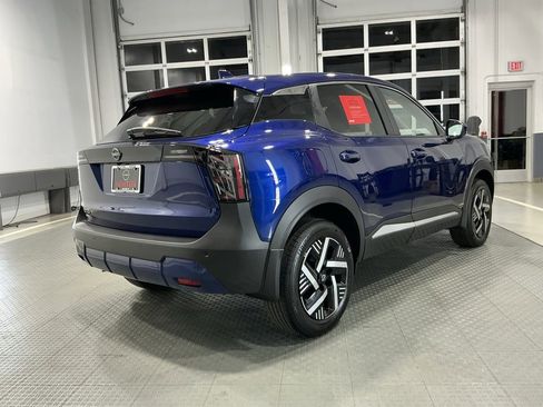 Used 2025 Nissan Kicks SV image 33