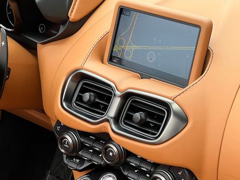 Used 2023 Aston Martin V8 Vantage Roadster RWD image 36