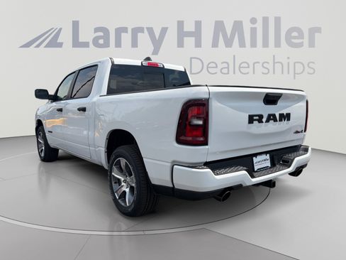 New 2026 RAM 1500 Express AWD/4WD image 3