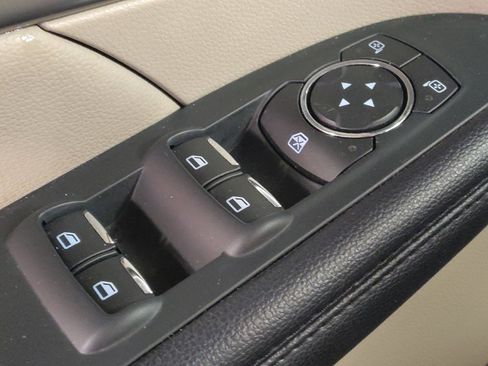 Used 2018 Ford Explorer XLT FWD image 27