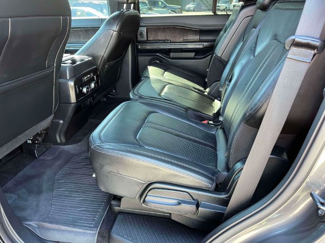 Used 2018 Ford Expedition Limited w/ Equipment Group 301A AWD/4WD image 18
