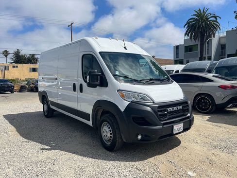 Used 2024 RAM ProMaster 2500 w/ Convenience Group FWD image 3