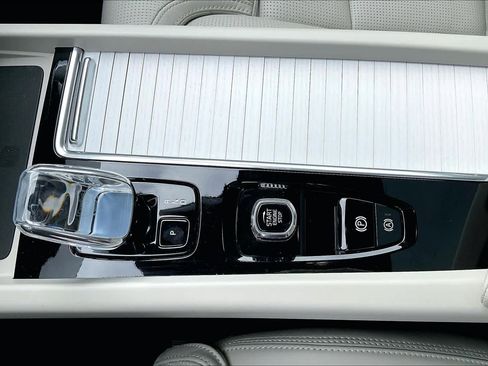 Used 2026 Volvo XC60 T8 Ultra w/ Protection Package Premier image 20