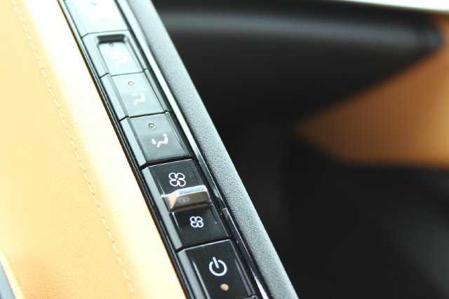 Used 2021 Chevrolet Corvette Stingray Preferred Conv w/ Z51 Performance Package RWD image 33