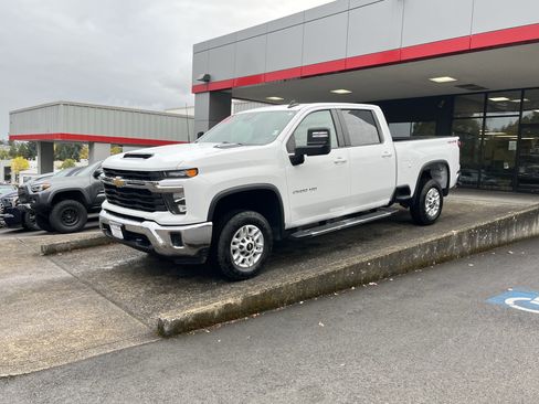 Used 2024 Chevrolet Silverado 2500 LT AWD/4WD image 4