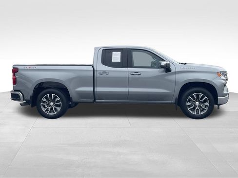 Used 2023 Chevrolet Silverado 1500 LT w/ Convenience Package II AWD/4WD image 2