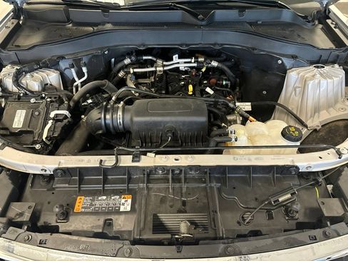 Used 2023 Ford Explorer XLT AWD/4WD image 7