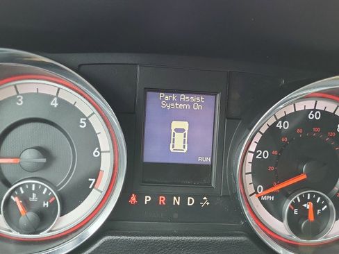 Used 2019 Dodge Grand Caravan SXT w/ Rear Park Assist Package image 29