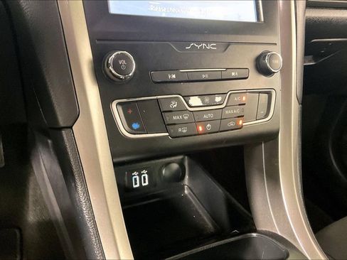 Used 2020 Ford Fusion SE FWD image 13