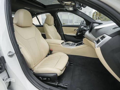 Used 2025 BMW 330i Sedan image 42