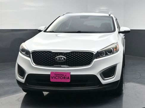 Used 2017 Kia Sorento LX w/ LX Convenience Package image 17