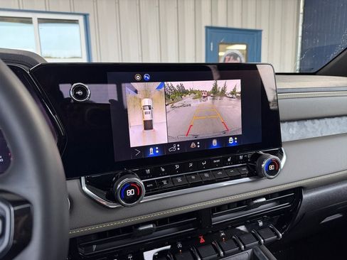 Used 2026 Chevrolet Colorado ZR2 w/ Technology Package AWD/4WD image 17