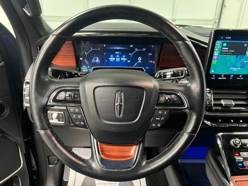 Used 2024 Lincoln Navigator Reserve image 23