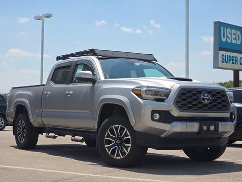 Used 2020 Toyota Tacoma TRD Sport w/ TRD Premium Sport Package AWD/4WD image 2