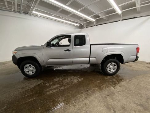 Used 2022 Toyota Tacoma SR image 3
