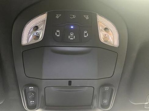 Used 2023 Chrysler Pacifica Pinnacle FWD image 35