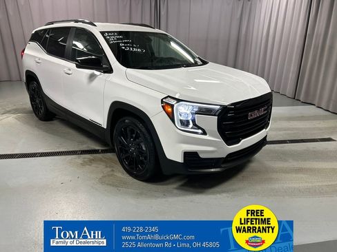 Used 2023 GMC Terrain SLE w/ Driver Convenience Package image 1
