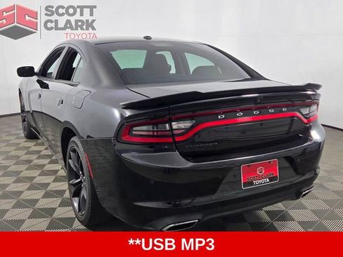 Used 2018 Dodge Charger SXT w/ Blacktop Package image 5