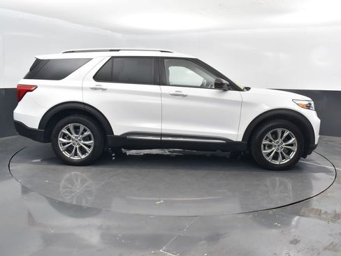 Certified 2023 Ford Explorer Limited image 3