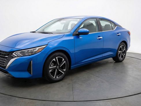 Used 2025 Nissan Sentra SV FWD image 3