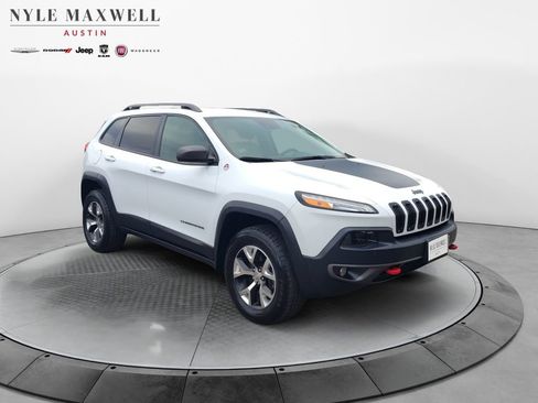 Used 2014 Jeep Cherokee Trailhawk image 2