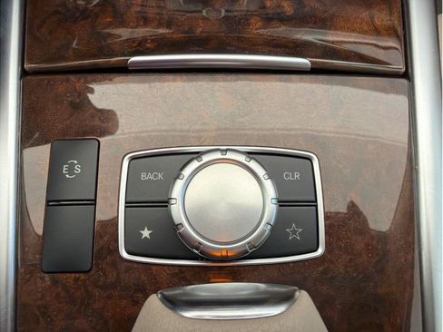 Used 2014 Mercedes-Benz E 350 4MATIC Sedan image 24
