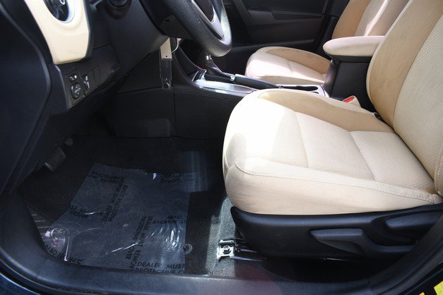 Used 2017 Toyota Corolla LE w/ Carpet Mat Package (TMS) FWD image 15