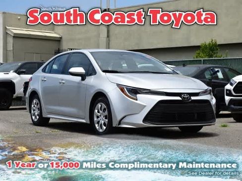 Used 2025 Toyota Corolla LE FWD image 1