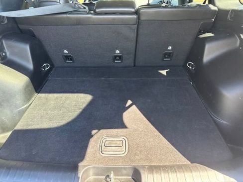 Used 2019 Jeep Cherokee Latitude Plus w/ Cold Weather Group FWD image 10