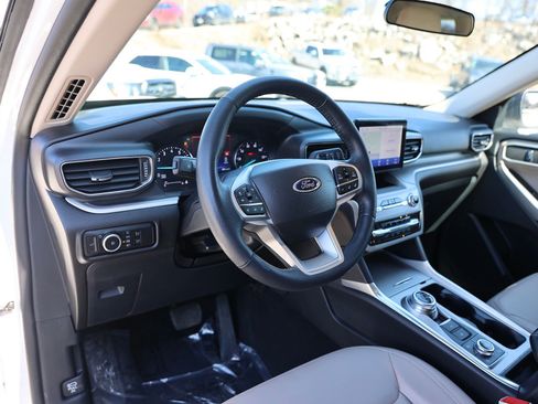 Used 2023 Ford Explorer XLT w/ Equipment Group 202A image 17
