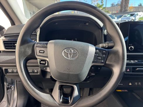 Used 2025 Toyota Camry LE image 28