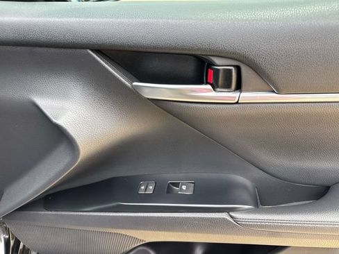 Used 2020 Toyota Camry XSE FWD image 19