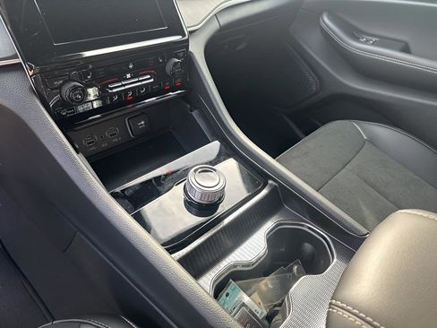 New 2025 Jeep Grand Cherokee Altitude image 36