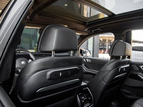Used 2024 BMW X7 M60i AWD/4WD image 25