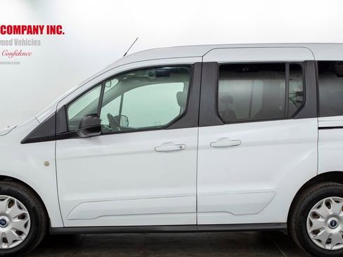 Used 2016 Ford Transit Connect XLT image 5