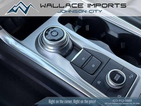 Used 2020 Ford Explorer XLT w/ Equipment Group 202A AWD/4WD image 17
