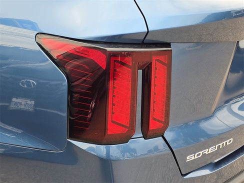Used 2025 Kia Sorento EX image 33
