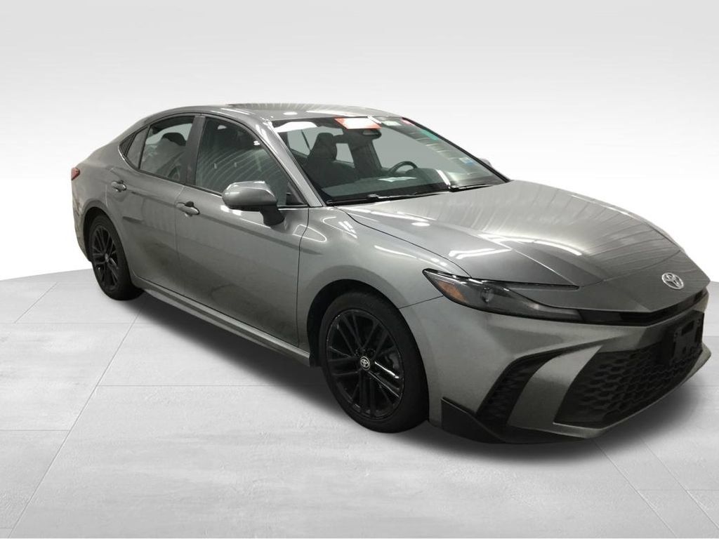 Used 2025 Toyota Camry SE FWD image 4