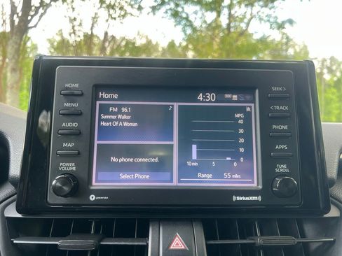 Used 2020 Toyota RAV4 LE FWD image 27