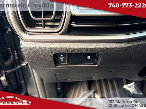 Used 2025 Kia Sorento S AWD/4WD image 17