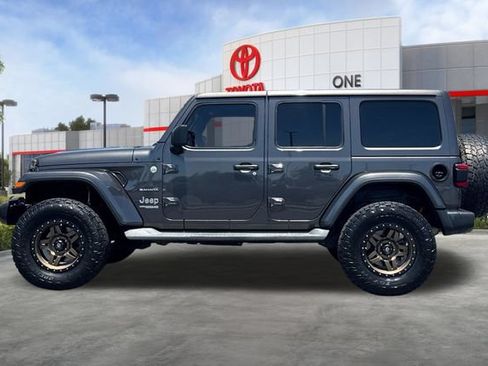 Used 2018 Jeep Wrangler Unlimited Sahara AWD/4WD image 8