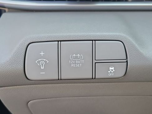Used 2025 Hyundai Elantra SEL FWD image 17