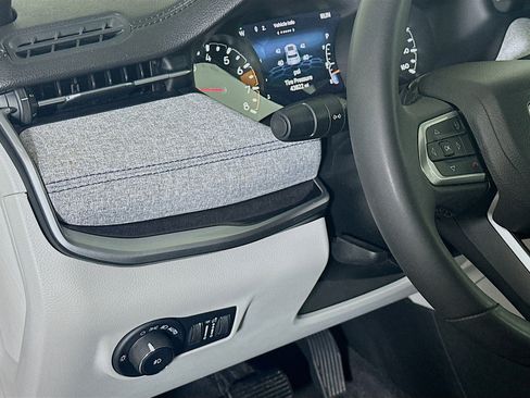 Used 2023 Jeep Compass Latitude w/ Convenience Group AWD/4WD image 17