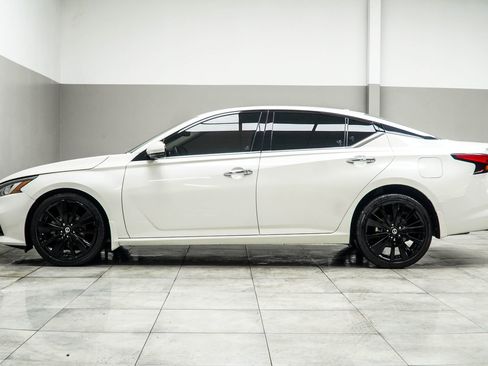 Used 2022 Nissan Altima 2.5 Platinum AWD/4WD image 9