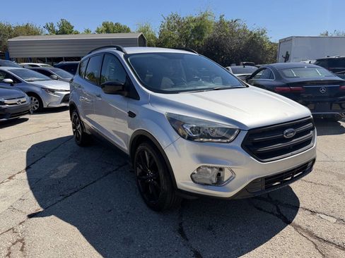 Used 2019 Ford Escape SE image 3