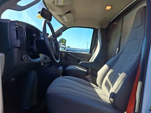 Used 2022 Chevrolet Express 3500 w/ Power Convenience Package RWD image 13